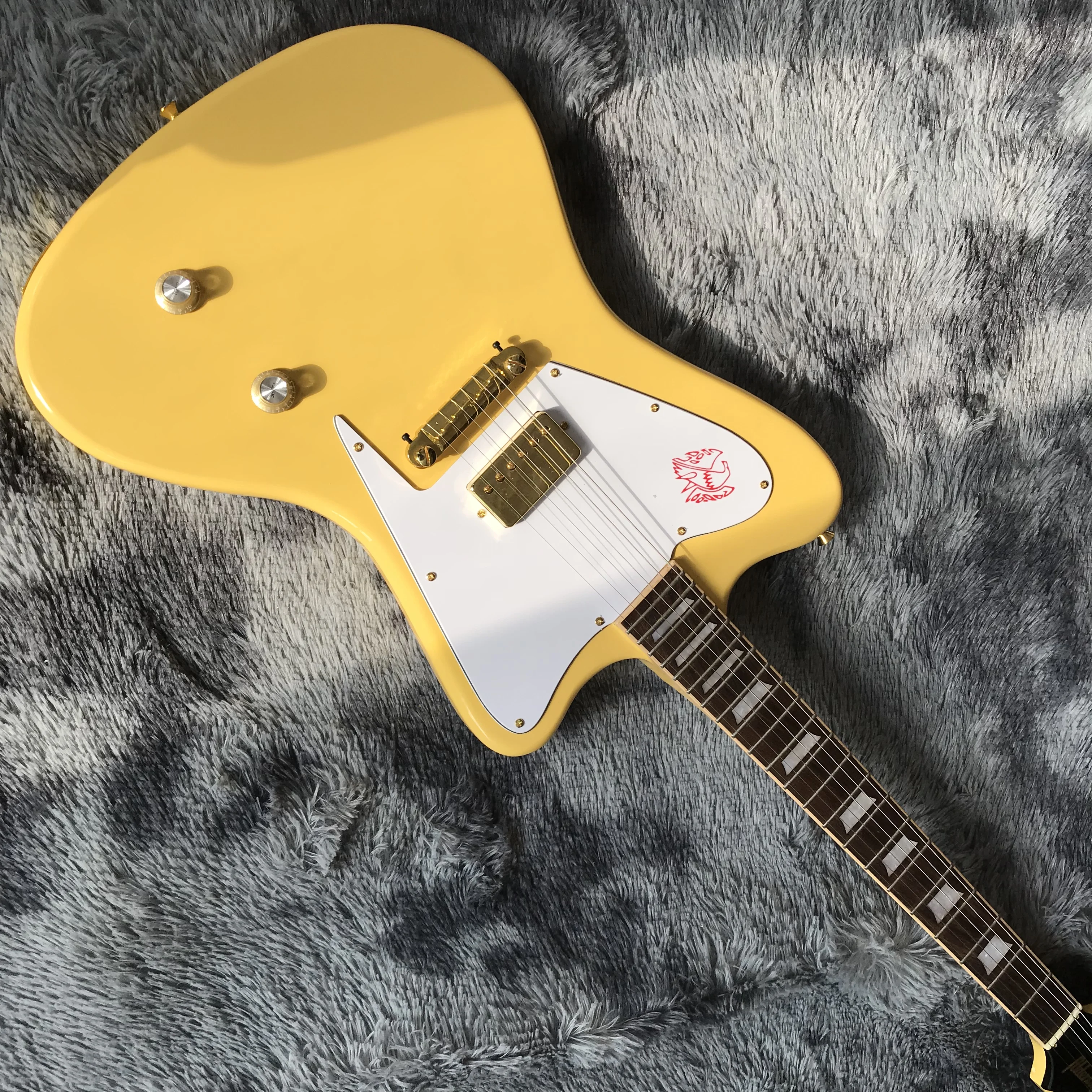 

Пользовательский магазин, электрическая гитара, кремово-желтый, 2020 Новый горячий продавец, золотая фурнитура, Φ, логотип и инкрустация.