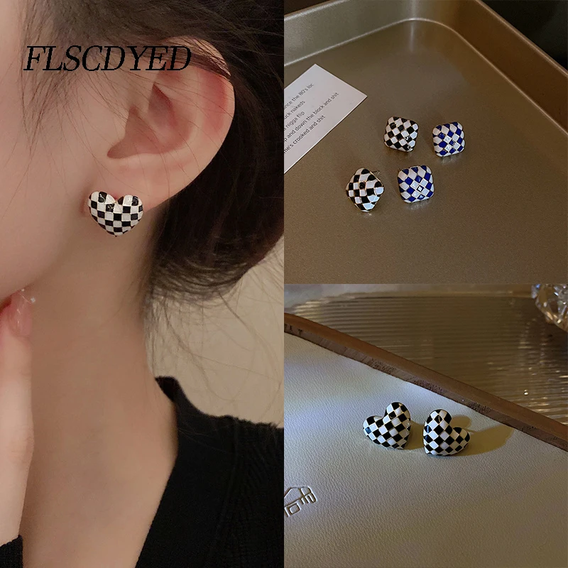 

FLSCDYED Classic Black and White Checkerboard Square Love Hreat Shape Stud Earrings For Women 2021 New Fashion Girl Jewelry