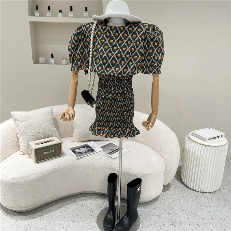 

Women's Spring Summer 2021 Fashion Retro Rhombic Bubble Sleeve Niche Design Fold Dress