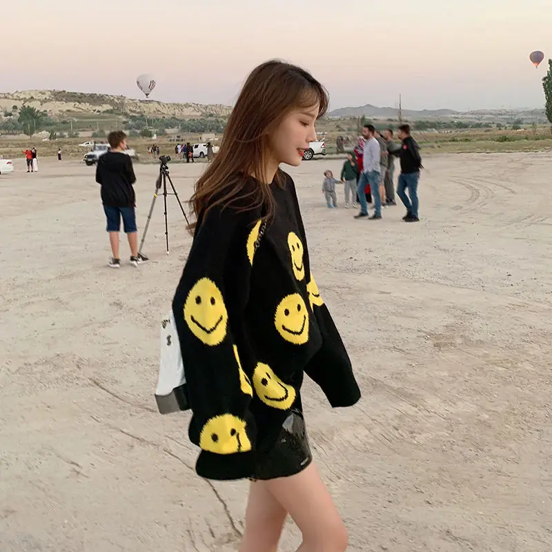 

Autumn and winter smiley face sweater women's mid-length new coat female students Korean loose bottoming knitted bottoming shirt