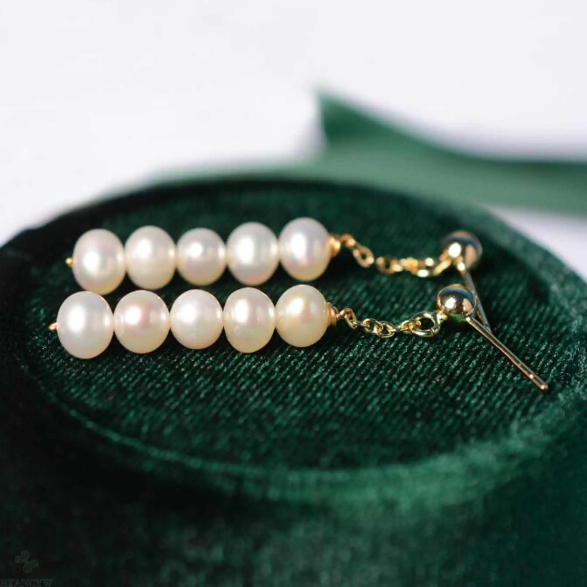 

Серьги-гвоздики из натурального белого жемчуга, 18 К