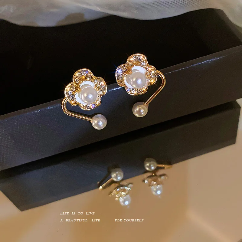 

Korean Pearl Diamond Inlaid Flower 925 Silver Needle Retro Light Luxury High Sense Small Fragrance Earrings Female