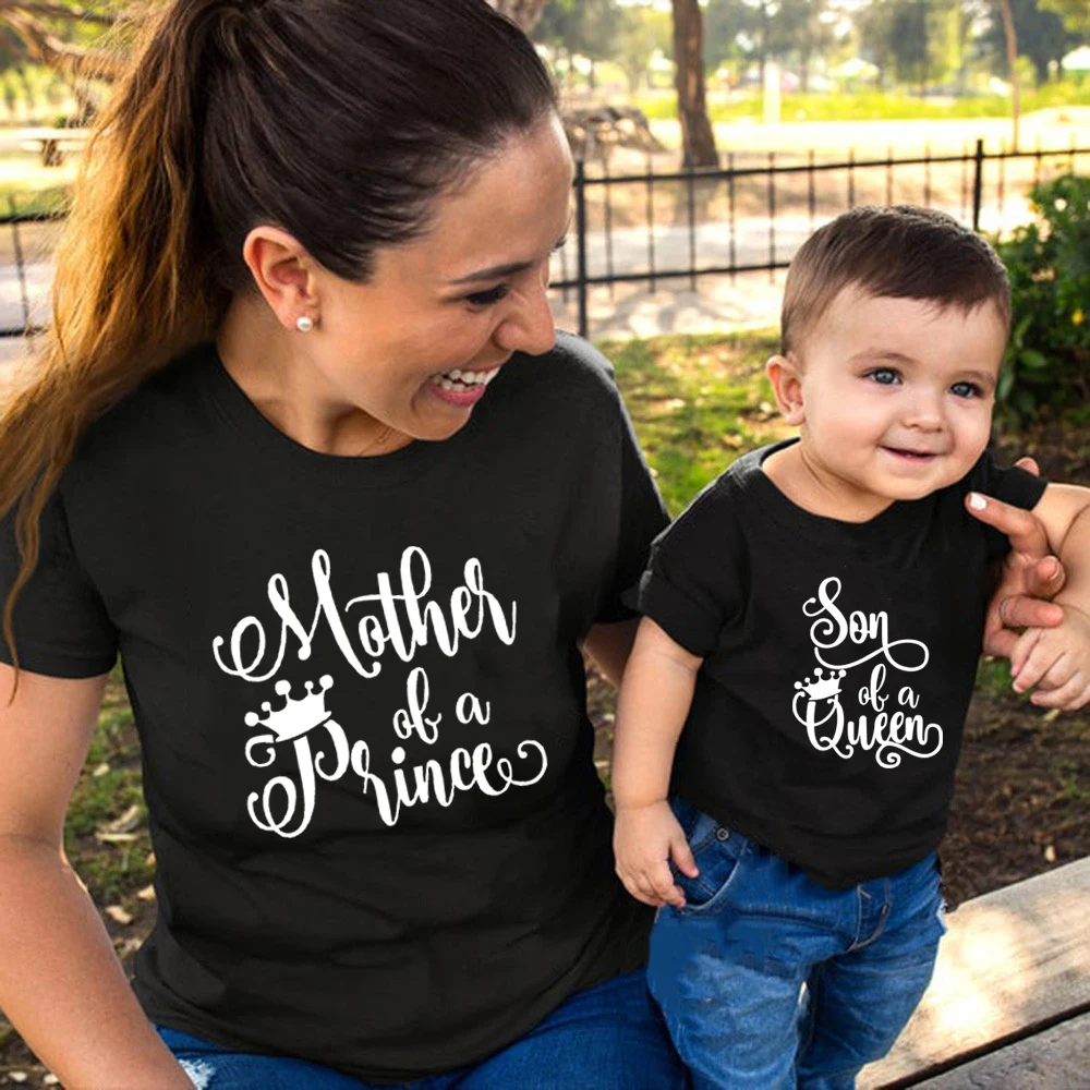 

1pcs Son of Queen Mother of A Prince Mommy and Son Shirts Mommy and Kid Baby Boy Matching Tshirts Summer Matching Family TShirts