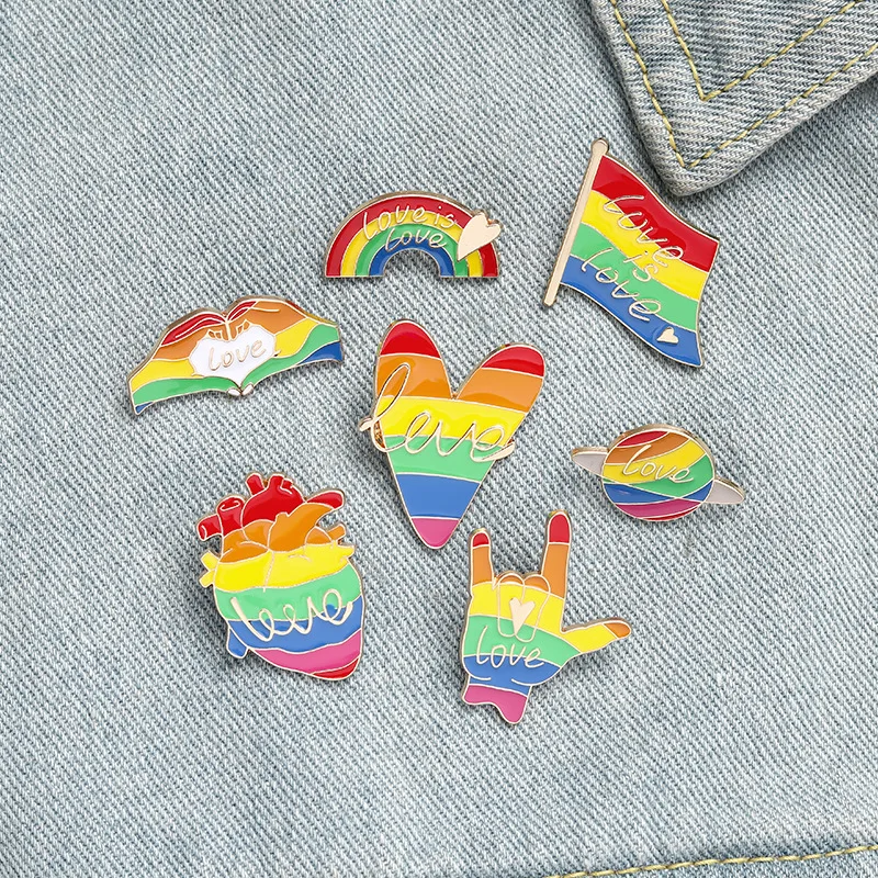 

MIX DESIGNS Rainbow Enamel Label Pins Heart Planet Design Bag Jewelry Metal Clothes Badges Women Brooches WHOLESALE