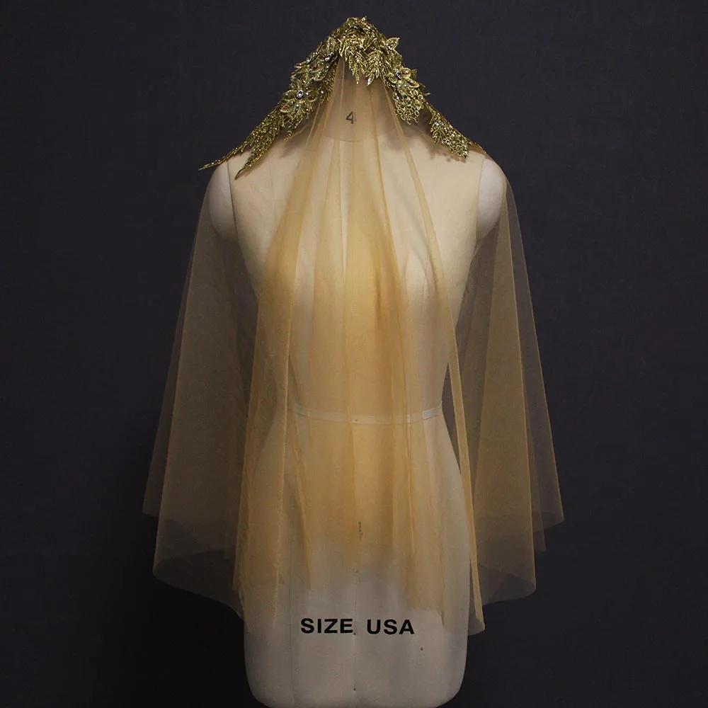 Короткая Однослойная Золотая свадебная вуаль без гребня роскошная аппликация с