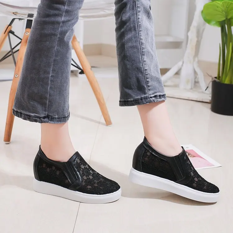 Сандалии женские кожаные босоножки на танкетке плоская подошва с перфорацией