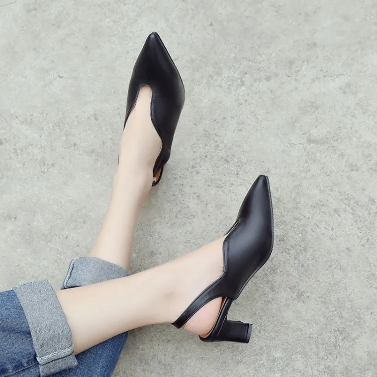 Летние босоножки с острым носком женские на среднем каблуке модные новые