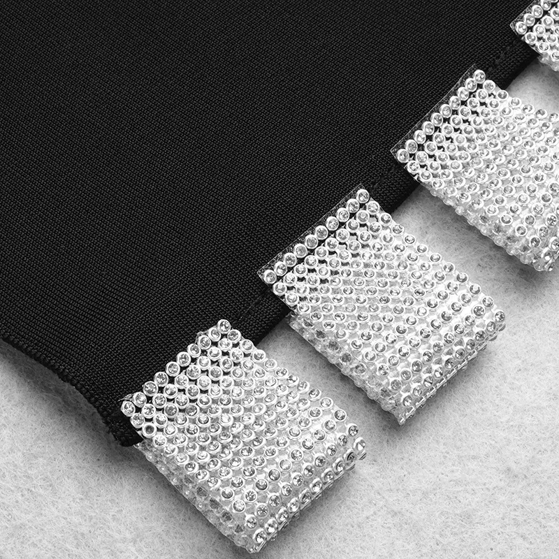 Новинка 2020 года: модное платье с длинными рукавами прозрачное вырезами по бокам