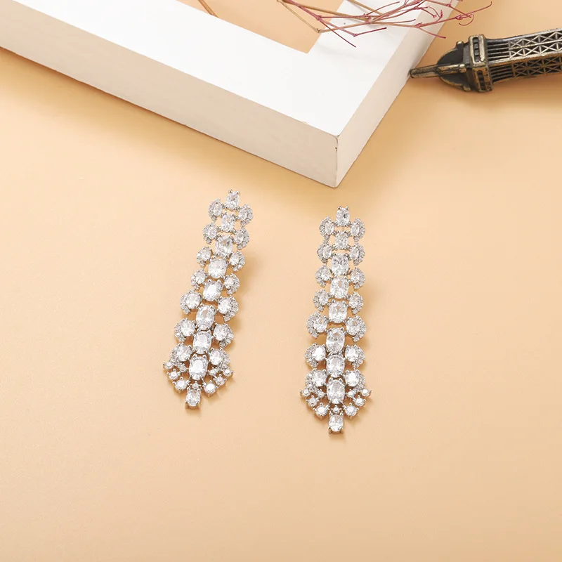 

Korean version of Korean jewelry personality fashion super fairy temperament earrings female exquisite full diamond long tassel