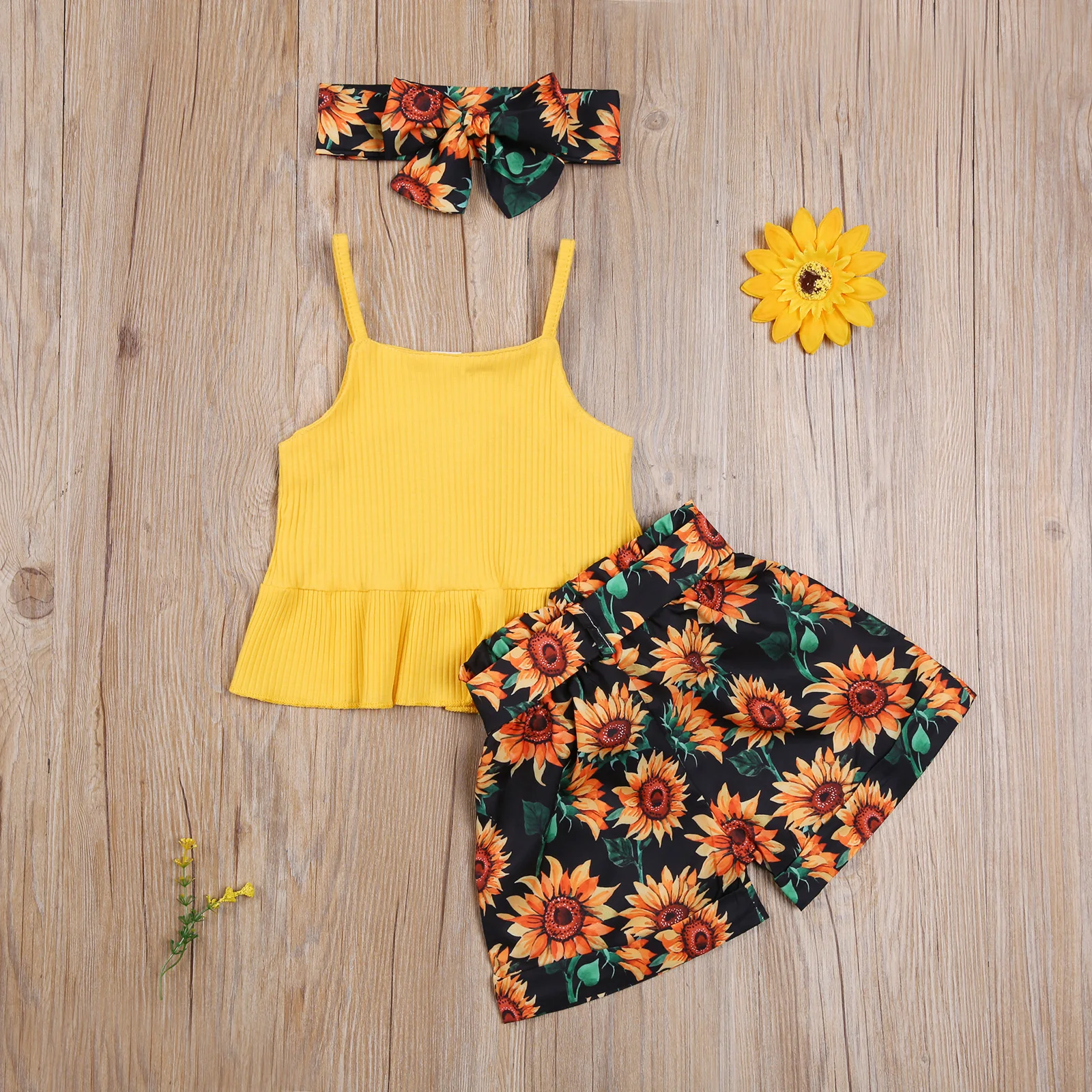 

2021 Baby Summer Clothing Baby Girl 3Pcs Outfit Clothes Fresh Solid Button Camisole Flower Bandage Short Pants and Headband