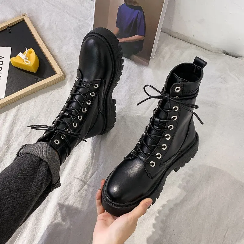 

2020 Women Autumn Winter White Black PU Leather Suede Boots Round Toe Lace Up Shoes Woman Fashion Motorcycle Platform Botas