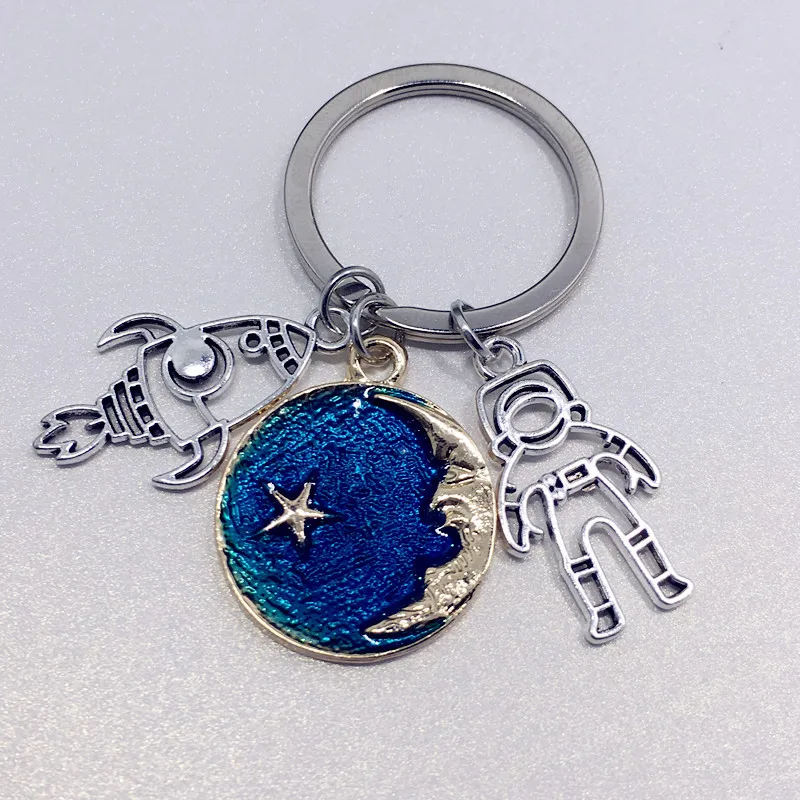

2021 New Astronauts Space Craft Rocket Planet Spaceman Creative Universe Stars Enamel Keychain Keyring Charm Best Friend Gift