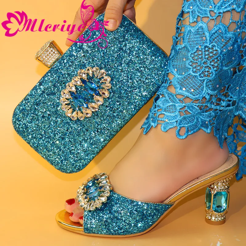 Новое поступление комплект из итальянских женских туфель и сумочки синего цвета