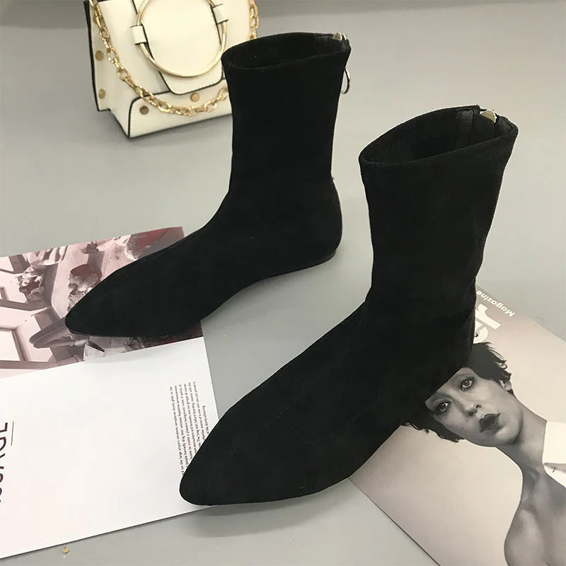 Черные женские ботинки челси до середины икры облегающие с острым носком из