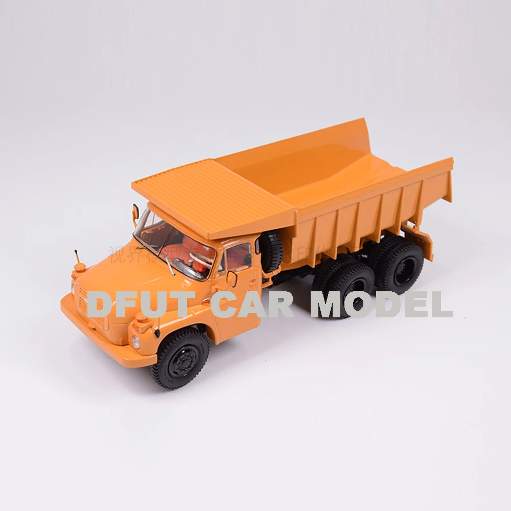 Модель автомобиля игрушечного из сплава в масштабе 1:43 с Советским