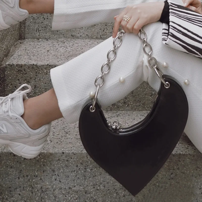 

Designer PU leather Heart-shaped shoulder bag black chain handle totes handbag women summer crossbody messenger bag