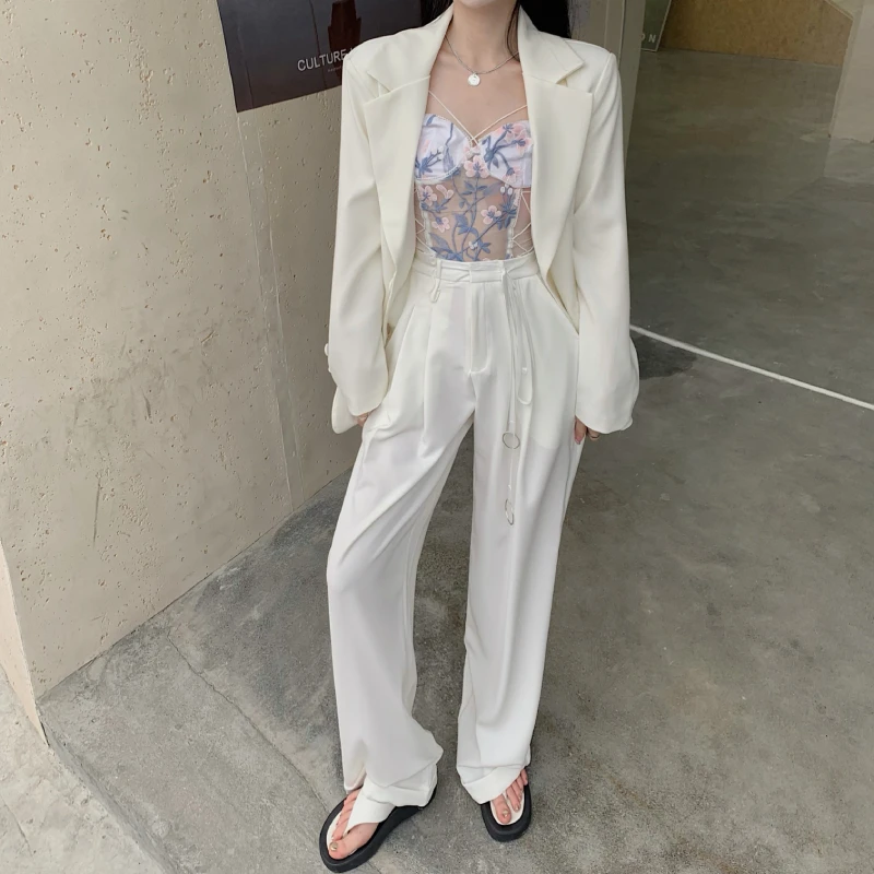 

New sexy embroidered lace camisole + loose suit jacket + high-waist draped wide-leg pants
