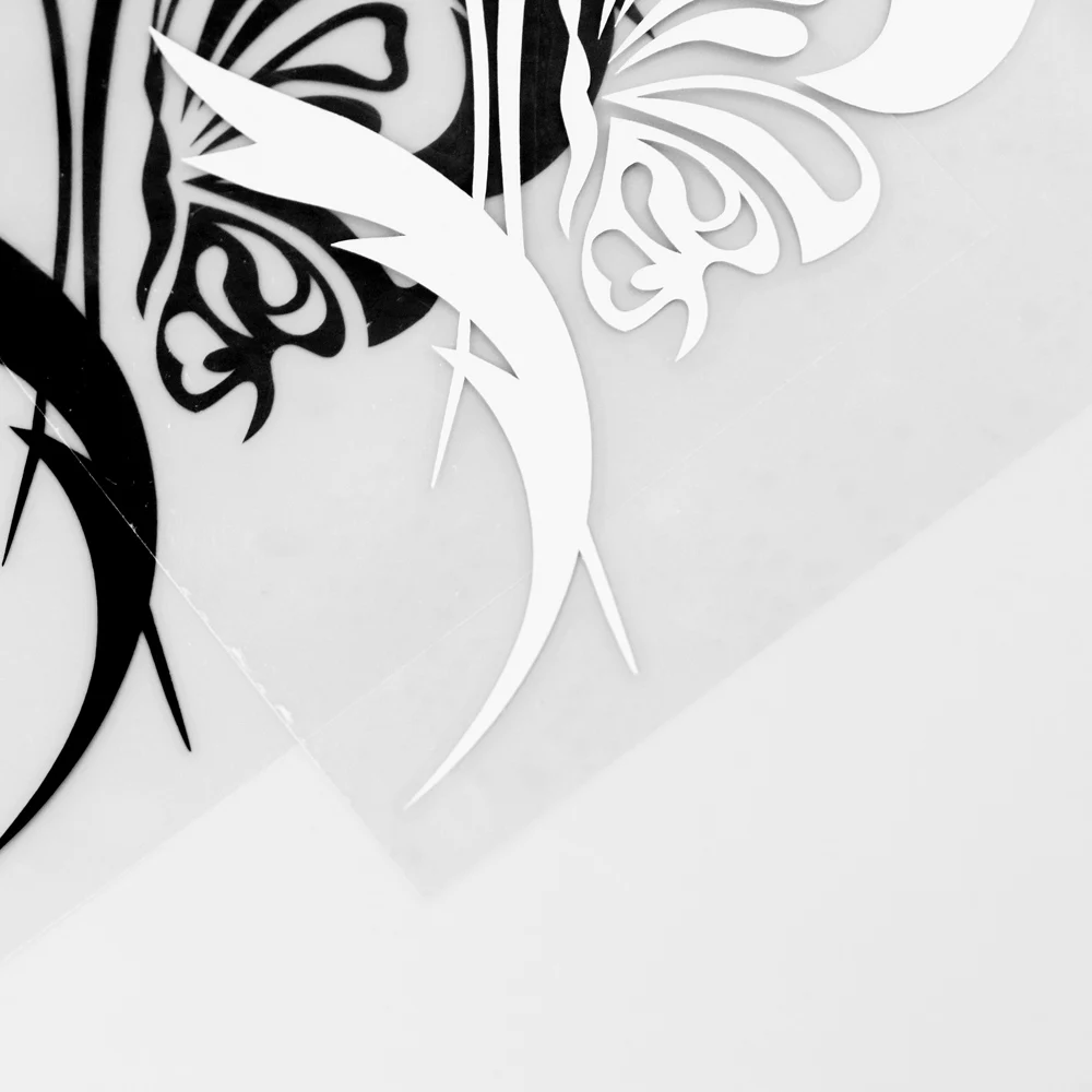 

YOJA 15.413.8CM Cartoon Animals Roosting Butterfly Vinyl Decal Car Stickers Black/Silver 19C-0304