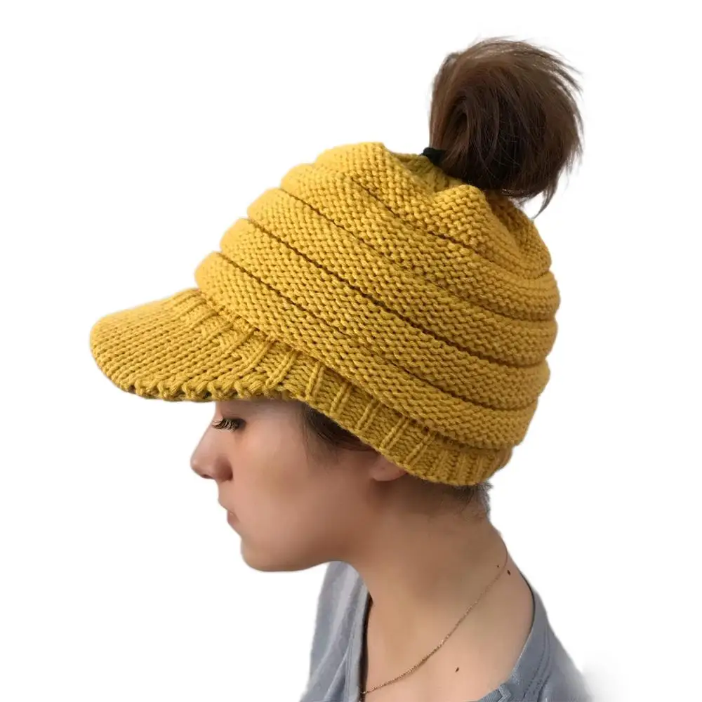 Новая весенняя женская шапка в рубчик мягкая вязаная с хвостиком зимняя теплая