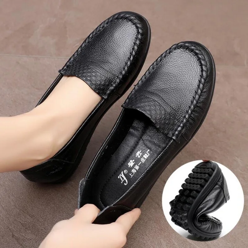2020 Fashion Soft Genuine Leather Round Head Women Casual Flats Ladies Slip On Loafers New Mother Single Shoes