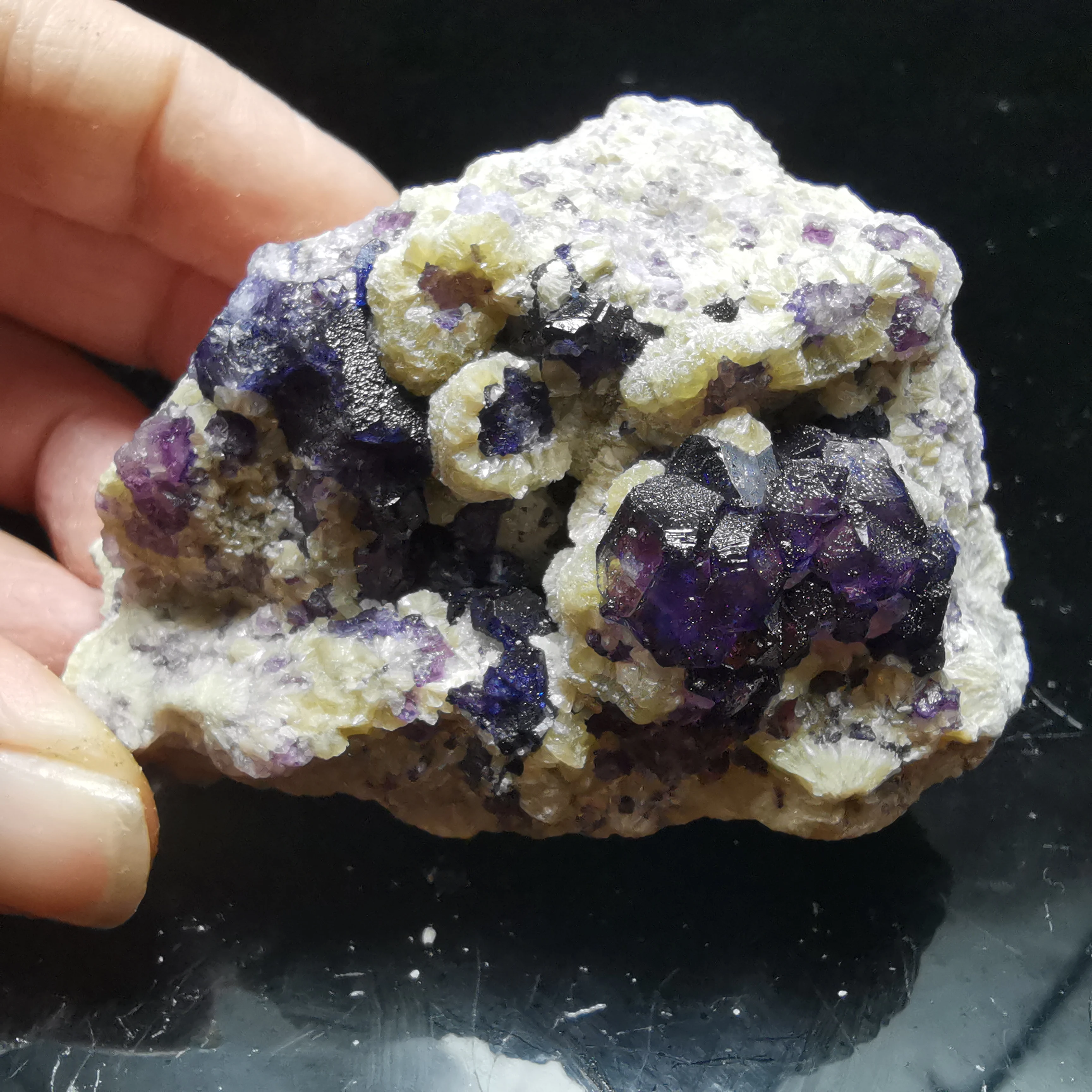 

152.2gNatural rare purple fluorite mica symbiotic mineral specimen healing energy QUARTZ GEM home decoration teaching specimen