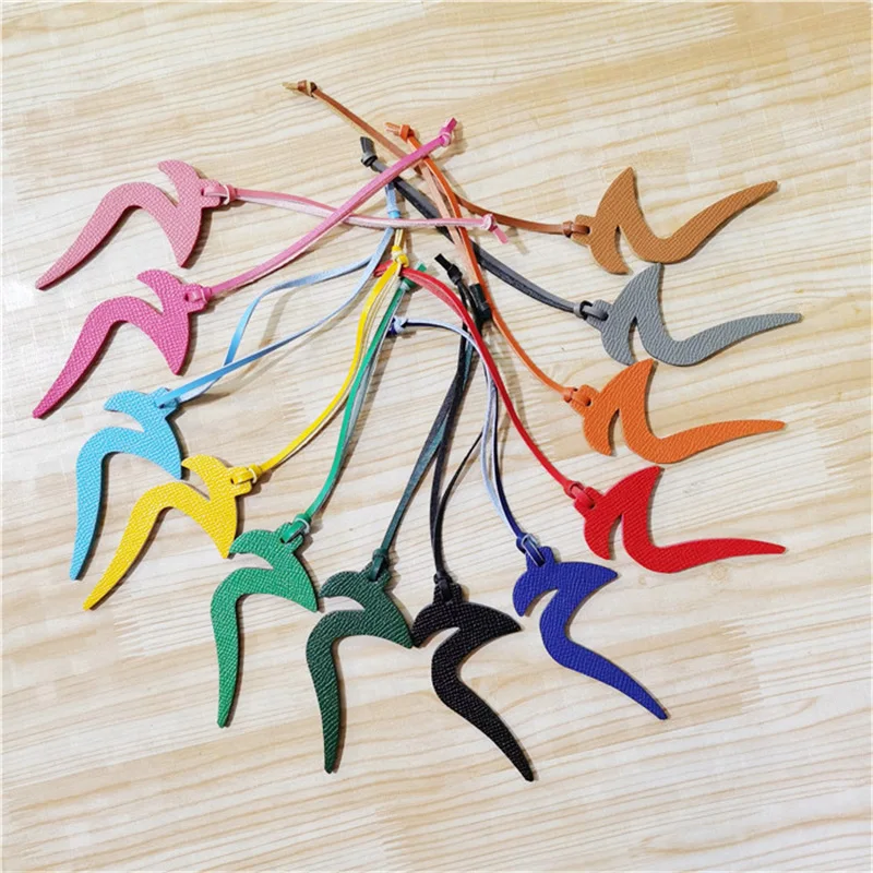 Оптовая продажа Роскошный брелок из натуральной кожи с буквами алфавита и