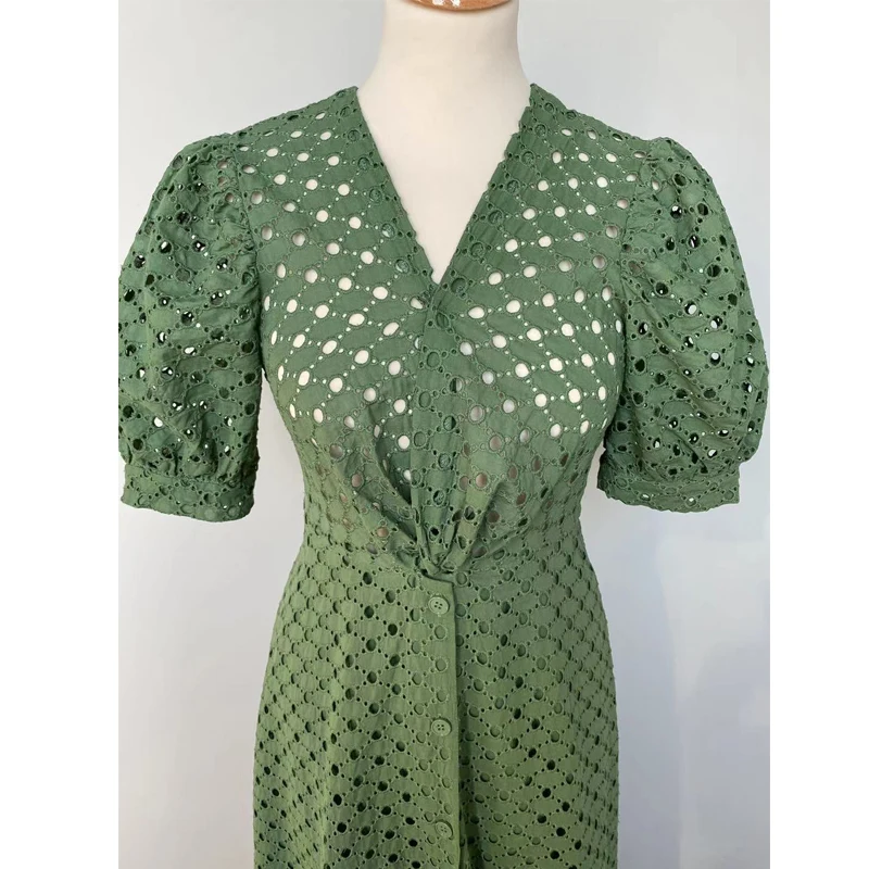 

2021 Summer Tide New Lantern Sleeve Hollow Hole Design V-neck Green Lace Dress For Ladies Gentle Beach Style Knee-Length Skirt