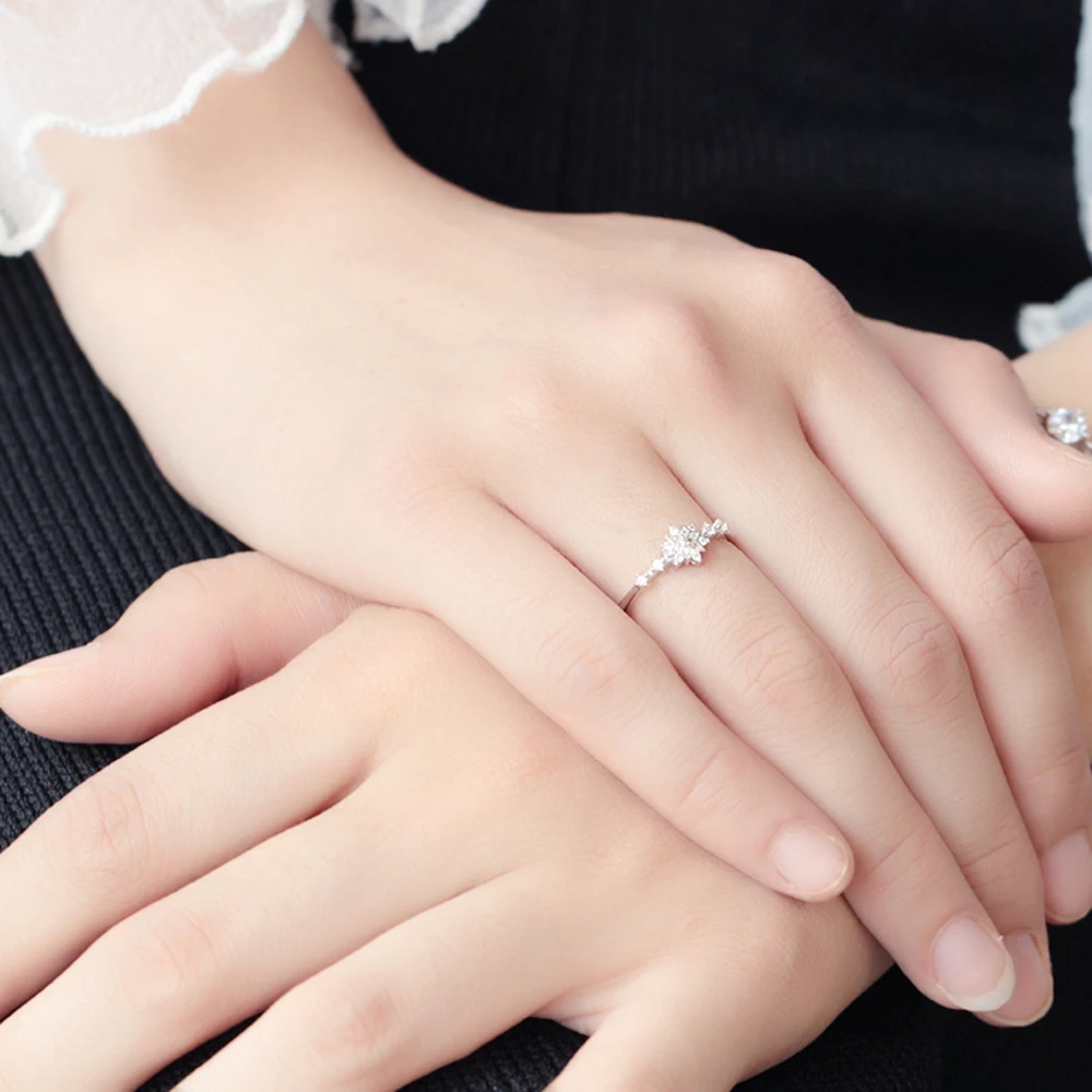 

Luxury Female Flower Snowflake Ring Wedding Band Ring Promise Love Engagement Rings For Women