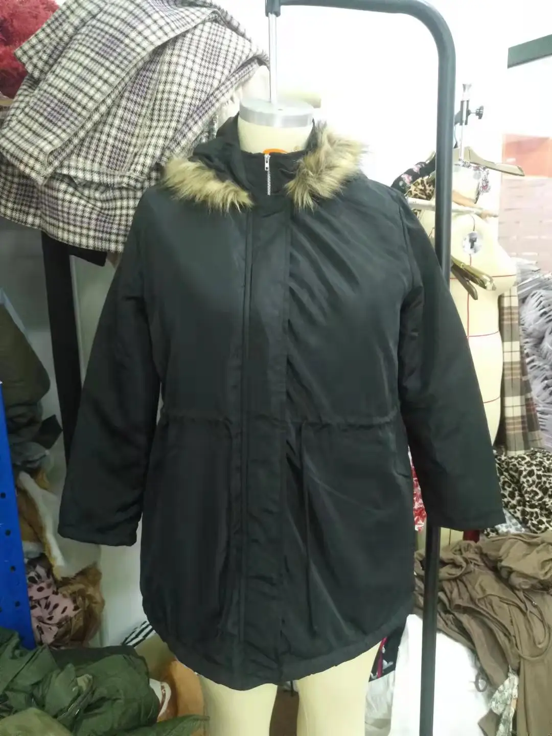 

Women Plus Size Winter Jacket Plush Decoration Waist Zipper Hooded Parka Coat Non-Stretch The Collar Of The Plush Parka