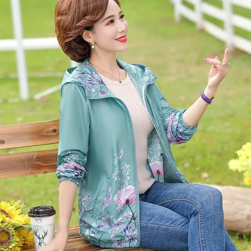 Ветровка женская для женщин среднего возраста тонкая свободная с защитой от