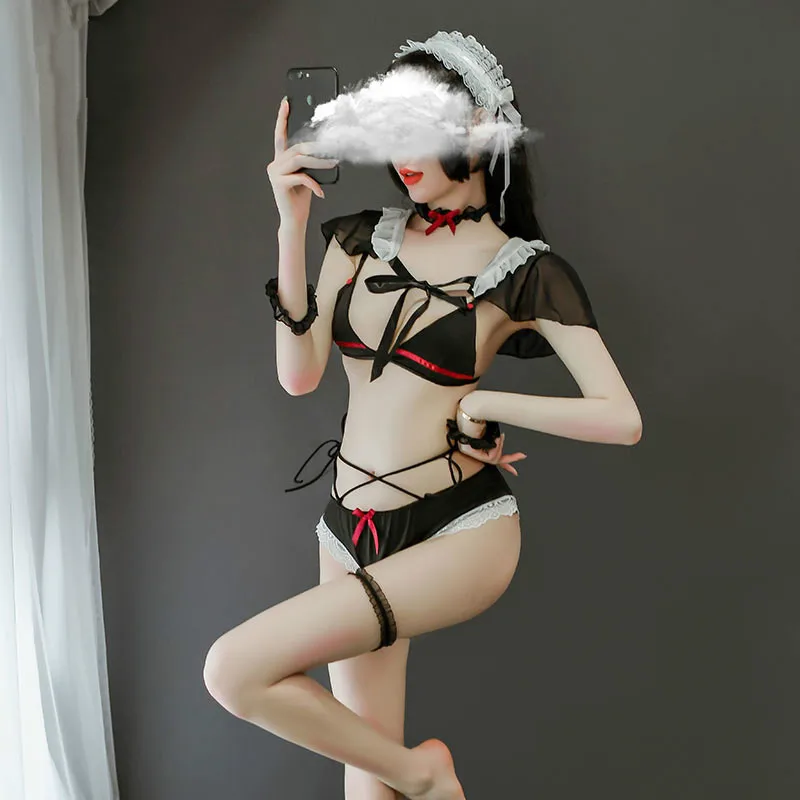 Комплект женского нижнего белья из бюстгальтера и трусиков |