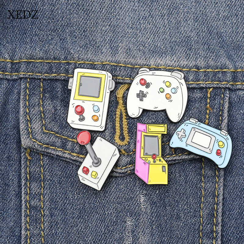 XEDZ Новый светильник цветная игровая консоль кукла машина переключатель брошь