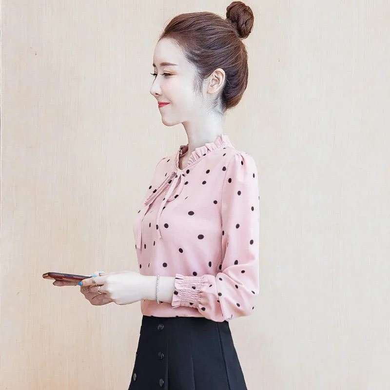 Женская шифоновая блуза с длинным рукавом и принтом в горошек модель DF3179 на весну