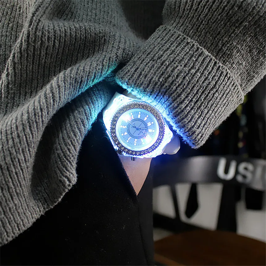 

Magical Led Flash Luminous Watch Personality Trends Students Lovers Jellies Woman Men's Watches 7 Color Light WristWatch D20
