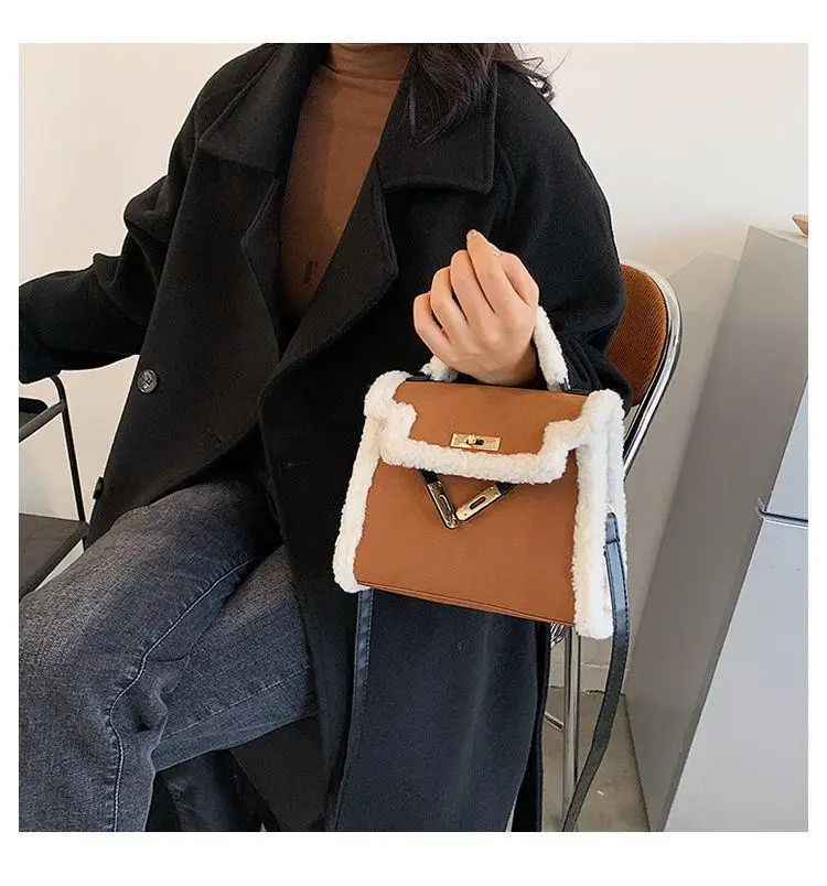 

Женская сумка через плечо, квадратная мягкая плюшевая кожаная милая сумка с ручками, оптовая продажа, зима 2022, новые модные женские сумки