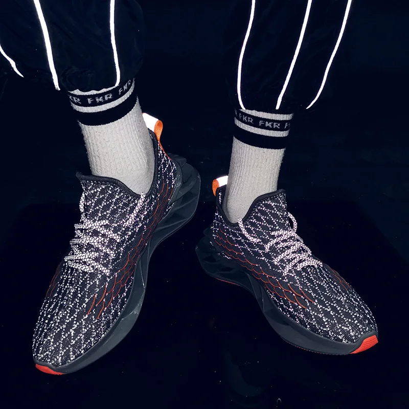 

Outdoor Casual Men Flying Woven Shoes Male High Quality Blade Bottom Breathable Men Sneakers Reflective Lace Up Chaussure Homme