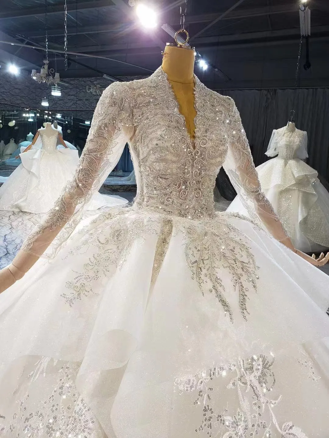 

Lace Up Corset Wedding Dresses Bridal Ball Gowns V Neck Long Sleeves Bride Bridal Gown Dresses Appliques Custom Made