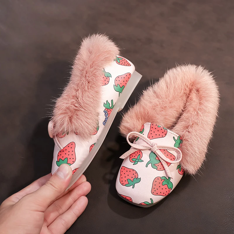 

Pink white fluffy girls warm loafer skid resistance winter flat fur shoes with sweet princess furry Christams Strawberry flats