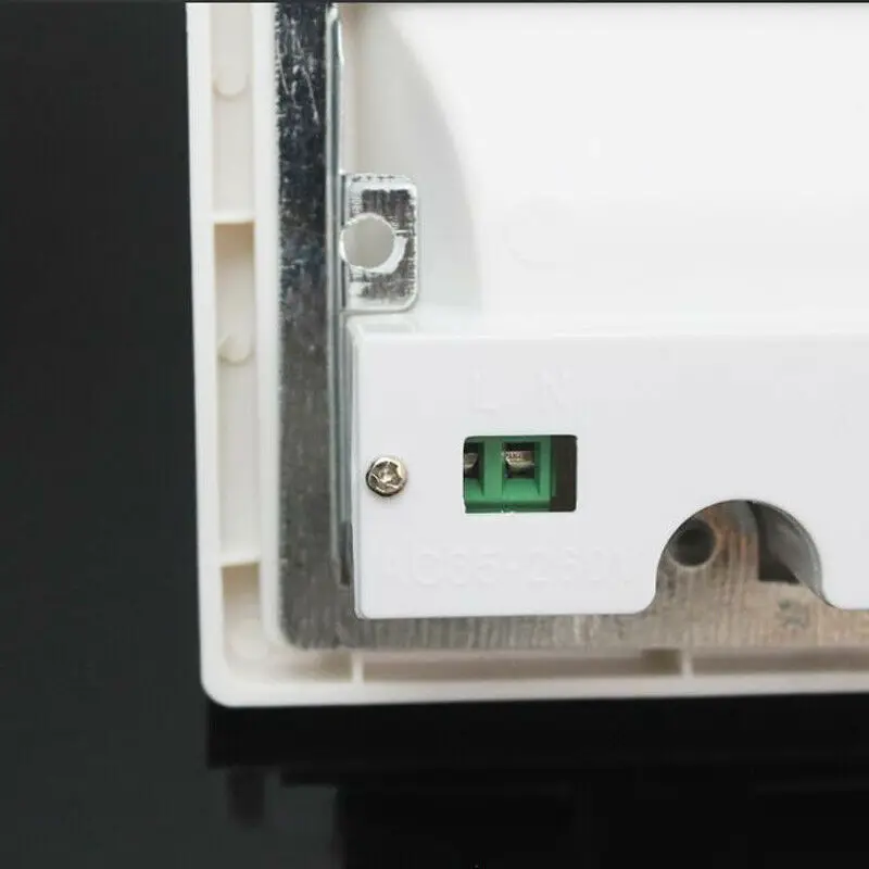 Светодиодный настенный светильник с пассивным ИК датчиком движения 185-240 В