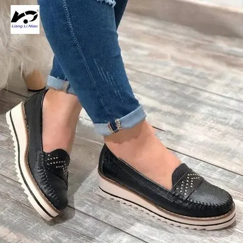 

2020 Autumn Women's Flat-Heeled Shoes Thick Platform Heel Riveting Nail Shoes 43 L Casual Shoes sneakers women shoes for women