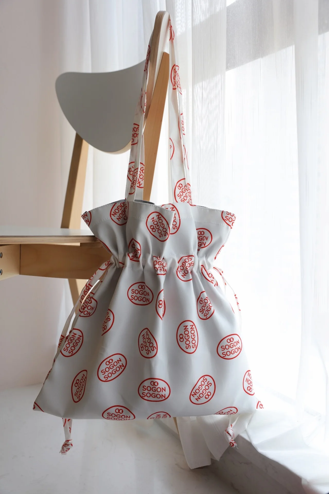 

2020 summer elegant style small broken flower bundle mouth pack Korean style personality versatile Nordic Canvas