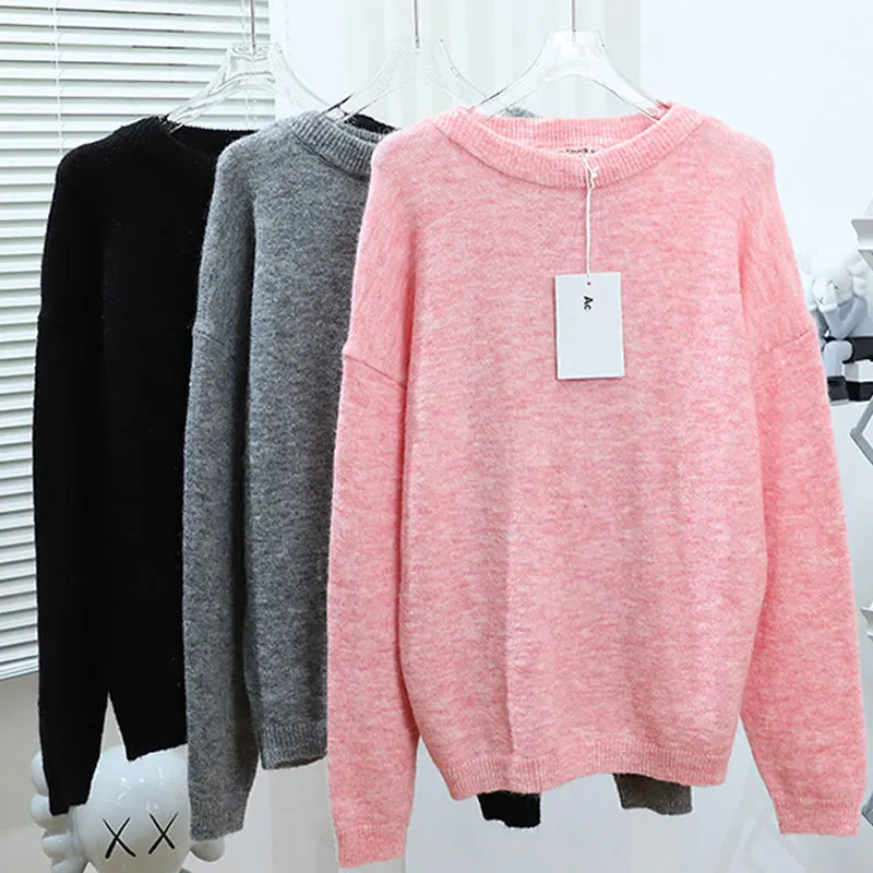 

Женский мохеровый свитер с круглым вырезом и длинным рукавом