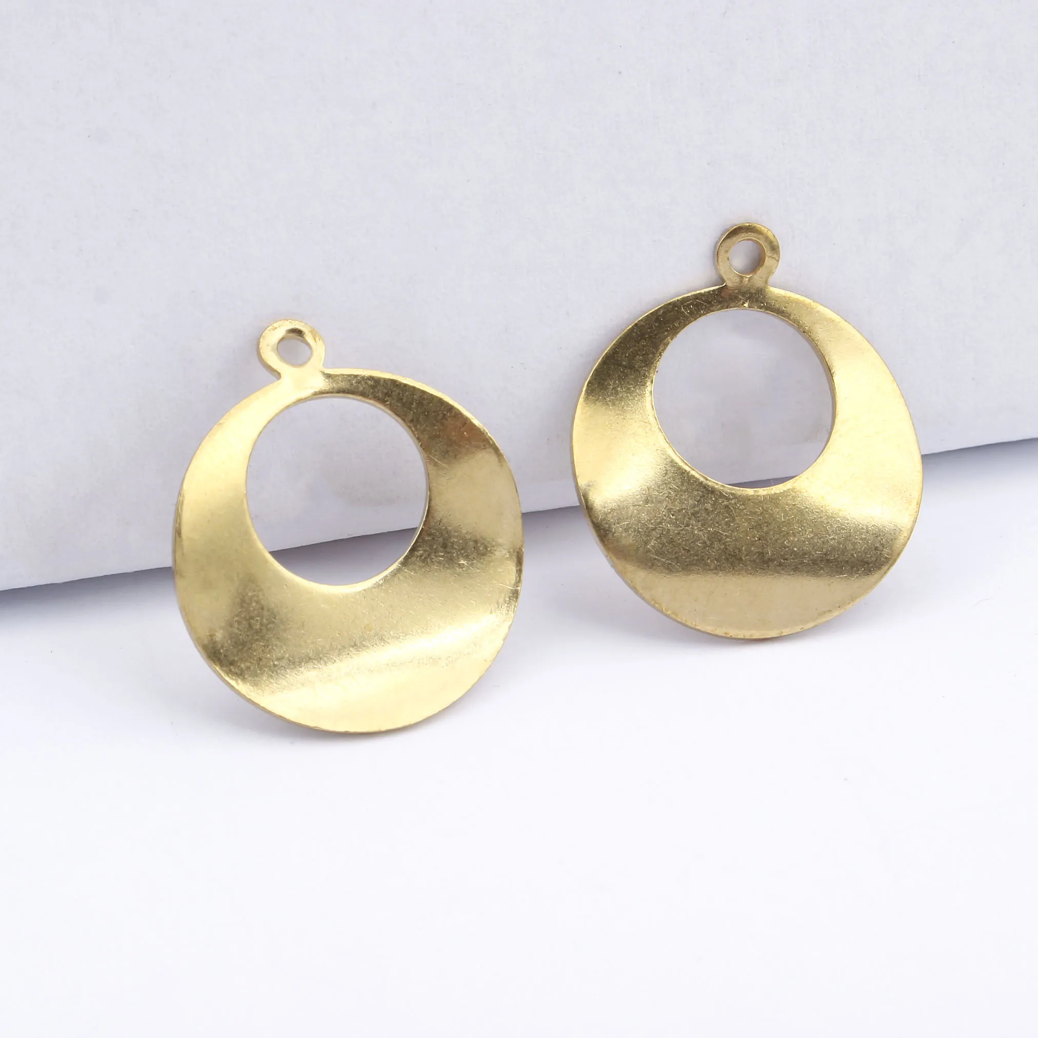 20 шт 19 мм необработанные латунные кривые выдалбливают круговые Подвески