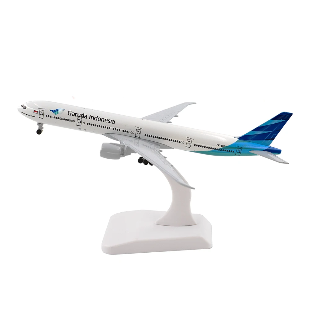 Летательный аппарат Garuda Индонезия Боинг 777 с посадочным шасси модель самолета B777