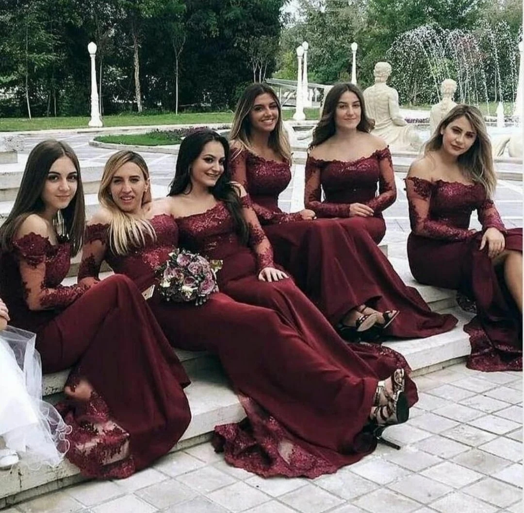 

С вырезом лодочкой Русалка атласная Бордовые Платья для подружки невесты с рукавом длиной до пола Длина с пуговицами на спине кружевное пла...