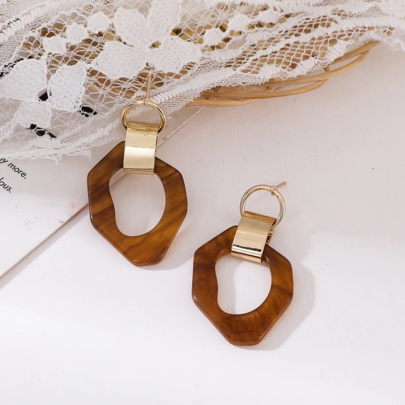 

Japan and South Korea hollow-out beautiful geometric acrylic earrings, stylish women's earrings, 2020 new jewelry