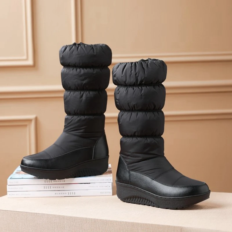 REAVE CAT/Большие размеры 35-44, новые зимние сапоги женские теплые водонепроницаемые сапоги на хлопковом пуху сапоги до середины икры на меху на платформе цвет черный, белый, синий