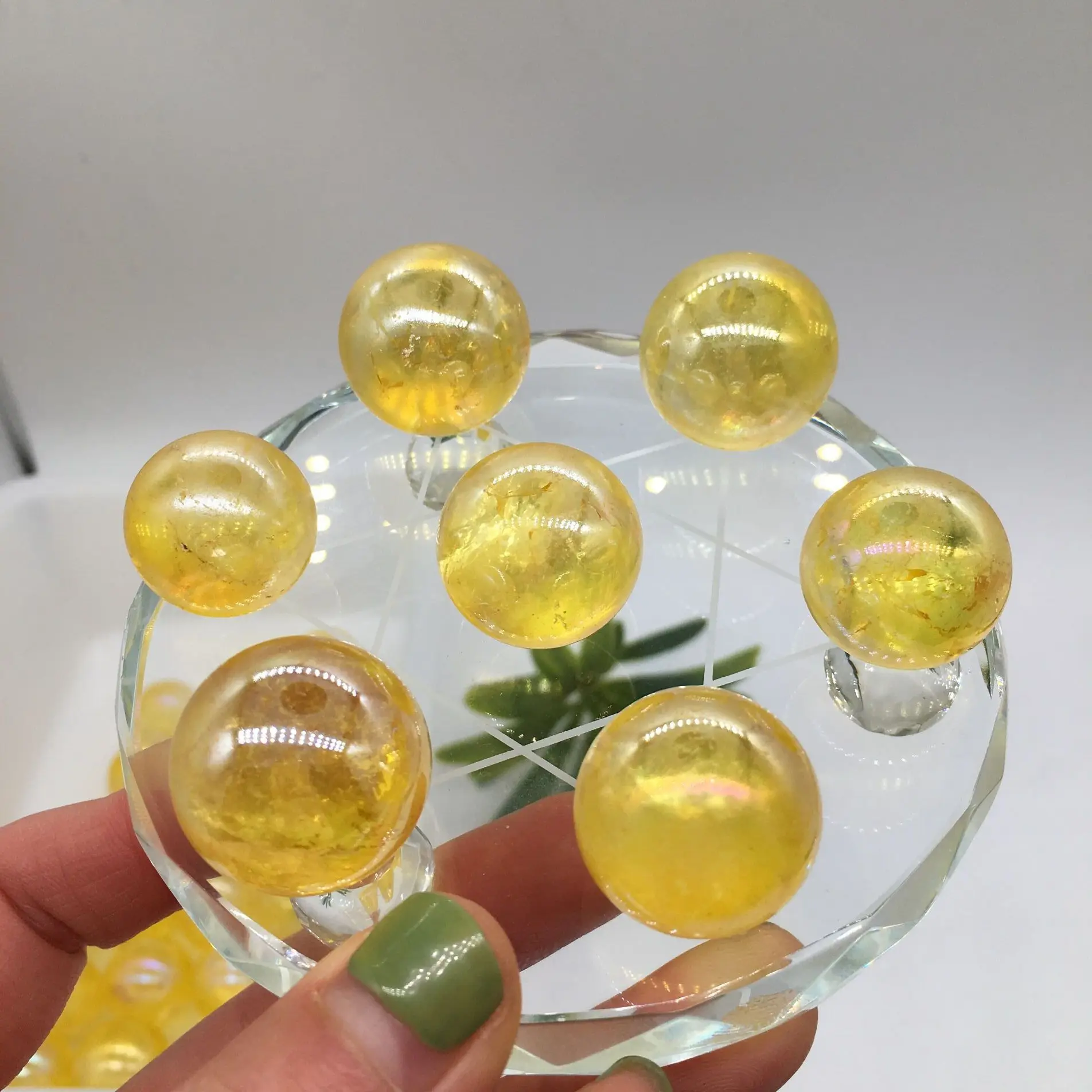 

7pcs Beautiful Color 17-23mm Yellow Titanium Aura Electroplating Quartz Crystal Sphere Ball Healing Quartz Crystals