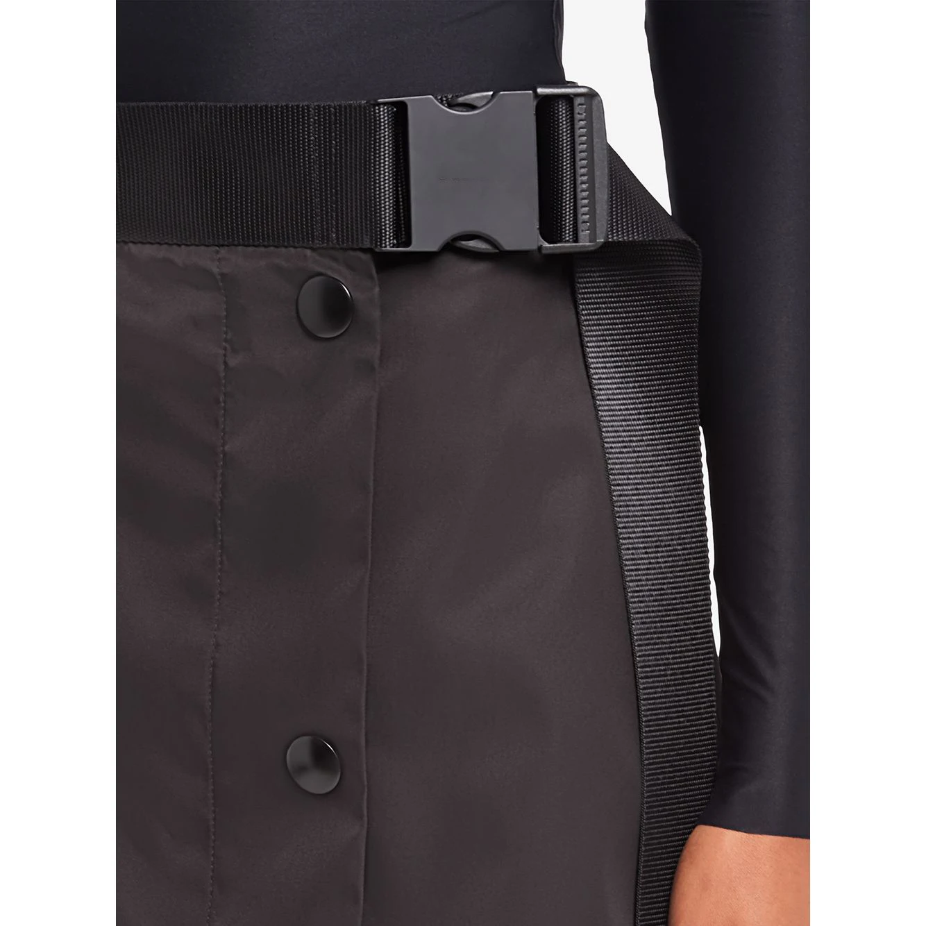 

2021 triangle logo short skirt, motorcycle pocket nylon A-line skirt, with belt, three-button single-sided pocket mini skirt