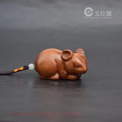 

Резная китайская мышь из розового дерева с орнаментом зодиака